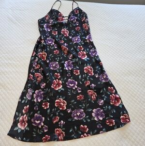 Secret Treasures Long Nightgown Chemise Sz Large Black Floral V Neck Side Slit